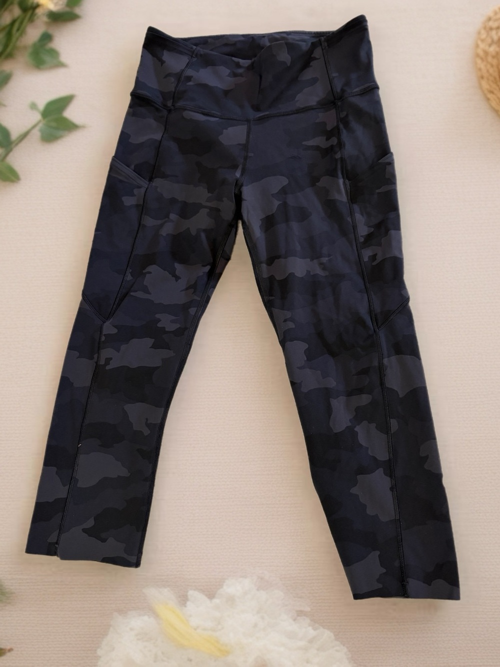 Lululemon Fast and Free crop legging. Sz 6